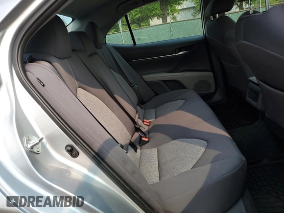 2024 Toyota Camry LE z VIN 4T1C11AK6RU190646, wystawiony jako Copart lot #58817045 z przebiegiem 19 276 mil mil oraz Szkoda całkowita • Salvage title. Historia ofert i sprzedaży dostępna na DreamBid. Obrazek 10.