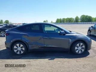 2022 Tesla Model Y Long Range with VIN 7SAYGDEE7NF426404, listed as a IAAI auction lot 42040490 with 39,635 mi miles and . Bid and sale history available at carsss.com. Image 13.