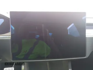2021 Tesla Model S Plaid z VIN 5YJSA1E69MF439987, wystawiony jako IAAI lot #42496725 z przebiegiem 25 mil mil oraz . Historia ofert i sprzedaży dostępna na DreamBid. Obrazek 15.