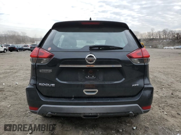 2017 Nissan Rogue SV z VIN KNMAT2MV6HP567975, wystawiony jako Copart lot #51573335 z przebiegiem 109 489 mil mil oraz Szkoda całkowita • Salvage title. Historia ofert i sprzedaży dostępna na DreamBid. Obrazek 6.