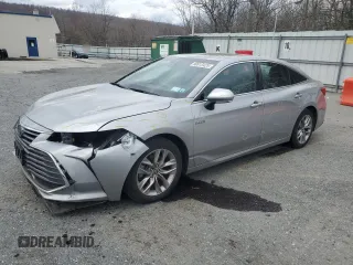 2020 Toyota Avalon Hybrid XLE z VIN 4T1A21FB3LU017705, wystawiony jako Copart lot #50613425 z przebiegiem 15 292 mil mil oraz Szkoda całkowita • Salvage title. Historia ofert i sprzedaży dostępna na DreamBid. Obrazek 1.