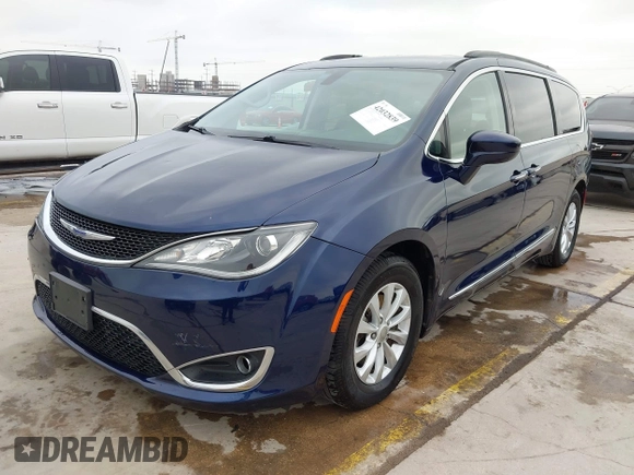 2017 Chrysler Pacifica Touring L with VIN 2C4RC1BG2HR526422, listed as a IAAI auction lot 42032839 with 180,710 mi miles and . Bid and sale history available at DreamBid. Image 17.