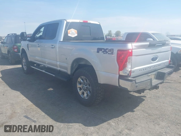 2019 Ford F-250 XL z VIN 1FT7W2B66KEC54893, wystawiony jako IAAI lot #41887418 z przebiegiem 151 950 mil mil oraz . Historia ofert i sprzedaży dostępna na DreamBid. Obrazek 3.