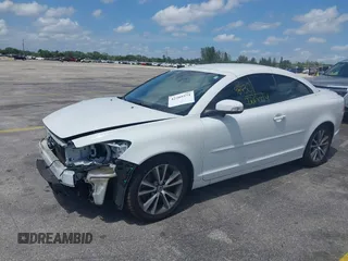 2011 Volvo C70 z VIN YV1672MC5BJ119532, wystawiony jako IAAI lot #42205571 z przebiegiem 137 054 mil mil oraz . Historia ofert i sprzedaży dostępna na DreamBid. Obrazek 2.