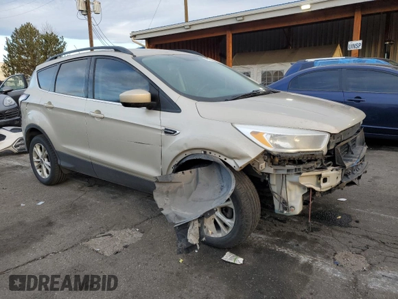 2018 Ford Escape SE z VIN 1FMCU9GD7JUA34635, wystawiony jako Copart lot #48379395 z przebiegiem 123 832 mil mil oraz Szkoda całkowita • Salvage title. Historia ofert i sprzedaży dostępna na DreamBid. Obrazek 4.