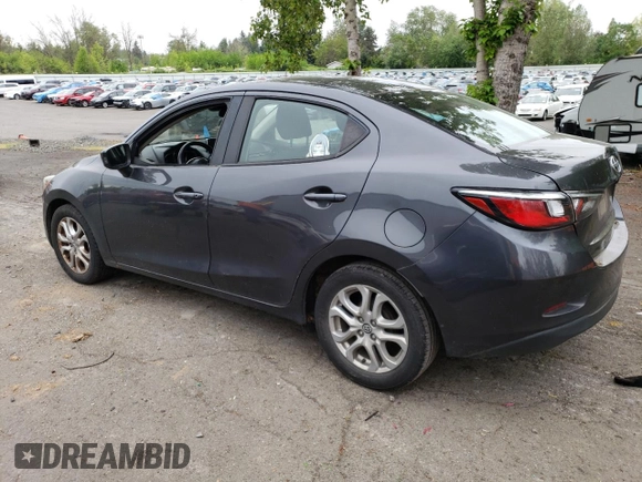 2016 Scion iA z VIN 3MYDLBZV4GY127533, wystawiony jako Copart lot #54408935 z przebiegiem 101 917 mil mil oraz Szkody całkowita. Historia ofert i sprzedaży dostępna na DreamBid. Obrazek 2.