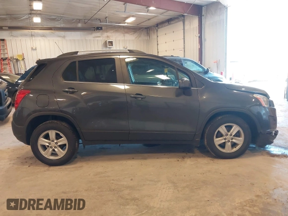 2016 Chevrolet Trax LT z VIN 3GNCJLSB8GL260323, wystawiony jako IAAI lot #42225908 z przebiegiem 134 265 mil mil oraz . Historia ofert i sprzedaży dostępna na DreamBid. Obrazek 13.