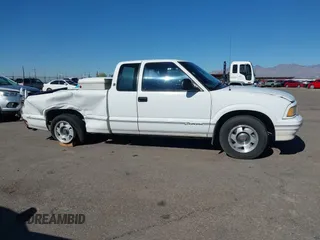 1997 GMC Sonoma SLS with VIN 1GTCS19X2V8528709, listed as a IAAI auction lot 40853983 with 243,171 mi miles and . Bid and sale history available at DreamBid. Image 13.