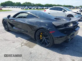2018 McLaren 720S z VIN SBM14DCA9JW001142, wystawiony jako IAAI lot #42370707 z przebiegiem 15 654 mil mil oraz . Historia ofert i sprzedaży dostępna na DreamBid. Obrazek 3.