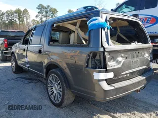 2015 Lincoln Navigator z VIN 5LMJJ3JT3FEJ09214, wystawiony jako IAAI lot #41682213 z przebiegiem 133 997 mil mil oraz . Historia ofert i sprzedaży dostępna na DreamBid. Obrazek 3.