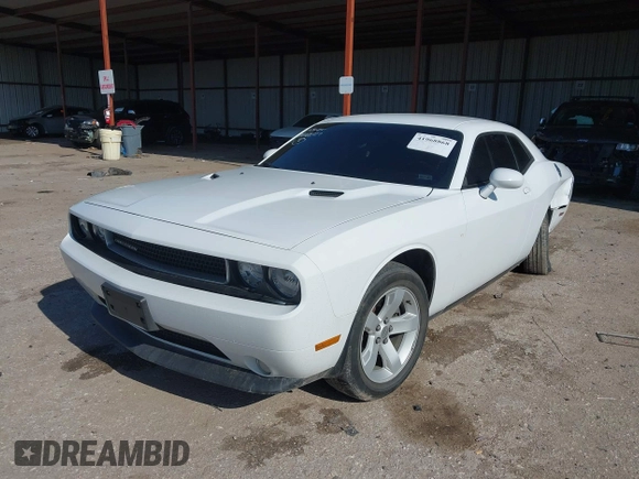 2013 Dodge Challenger SXT z VIN 2C3CDYAG7DH540656, wystawiony jako IAAI lot #41968868 z przebiegiem 110 907 mil mil oraz . Historia ofert i sprzedaży dostępna na DreamBid. Obrazek 18.