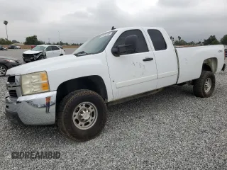 2007 Chevrolet Silverado 1500 with VIN 1GBHC39657E597358, listed as a Copart auction lot 52408105 with 379,668 mi miles and Salvage Title. Bid and sale history available at DreamBid. Image 1.