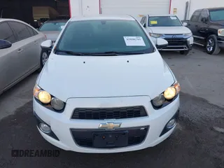 2016 Chevrolet Sonic LTZ z VIN 1G1JE6SB0G4161094, wystawiony jako IAAI lot #41890781 z przebiegiem 121 282 mil mil oraz . Historia ofert i sprzedaży dostępna na DreamBid. Obrazek 6.