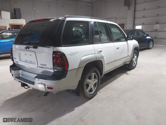 2004 Chevrolet TrailBlazer LS with VIN 1GNDT13S542348373, listed as a IAAI auction lot 41948483 with 226,375 mi miles. Bid and sale history available at carsss.com. Image 4.