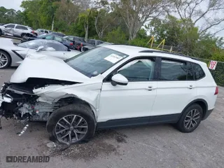 2021 Volkswagen Tiguan S with VIN 3VV1B7AX9MM119690, listed as a IAAI auction lot 41352383 with 27,149 mi miles. Bid and sale history available at carsss.com. Image 14.