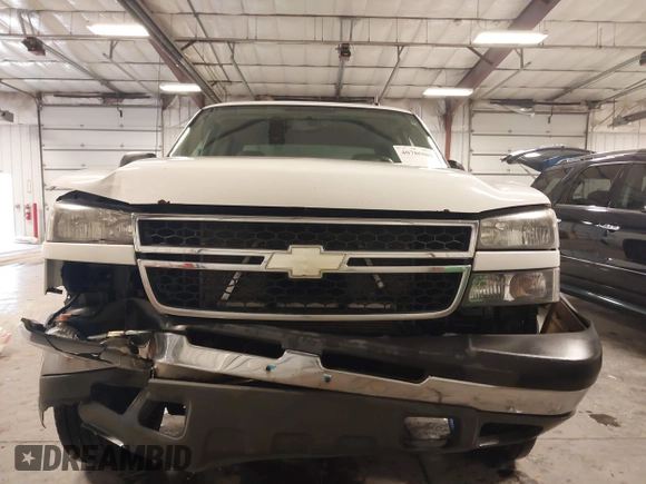 2006 Chevrolet Silverado 1500HD LT1 with VIN 1GCGK13U76F242626, listed as a IAAI auction lot 40786885 with 171,077 mi miles and . Bid and sale history available at DreamBid. Image 6.