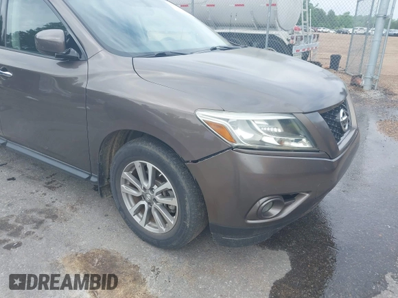 2015 Nissan Pathfinder S with VIN 5N1AR2MN0FC622662, listed as a IAAI auction lot 42116398 with 172,935 mi miles. Bid and sale history available at carsss.com. Image 17.