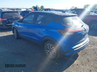 2023 Nissan Kicks SV z VIN 3N1CP5CV4PL551450, wystawiony jako IAAI lot #41990738 z przebiegiem 26 020 mil mil oraz . Historia ofert i sprzedaży dostępna na DreamBid. Obrazek 3.