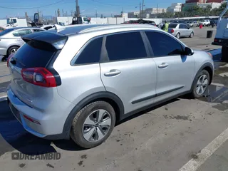 2018 Kia Niro LX with VIN KNDCB3LC9J5157481, listed as a IAAI auction lot 41682191 with 92,578 mi miles. Bid and sale history available at carsss.com. Image 4.