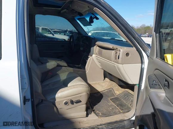 2003 Chevrolet Tahoe LS with VIN 1GNEC13Z73R126800, listed as a IAAI auction lot 41618509 with 267,234 mi miles. Bid and sale history available at carsss.com. Image 5.
