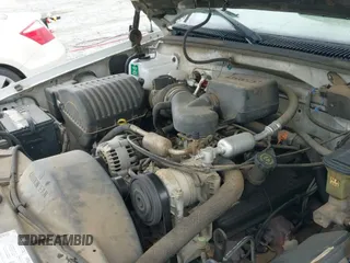 1999 Chevrolet Tahoe Police Special z VIN 1GNEC13R3XR102175, wystawiony jako IAAI lot #42210240 z przebiegiem 240 987 mil mil oraz . Historia ofert i sprzedaży dostępna na DreamBid. Obrazek 12.