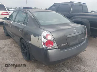 2005 Nissan Altima 2.5 S with VIN 1N4AL11D45C236617, listed as a IAAI auction lot 41913464 with 177,676 mi miles. Bid and sale history available at carsss.com. Image 3.