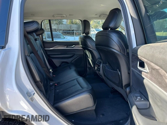 2023 Jeep Grand Cherokee Limited z VIN 1C4RJHBG4PC512012, wystawiony jako Copart lot #44384795 z przebiegiem 43 250 mil mil oraz Czysty tytuł • Clean title. Historia ofert i sprzedaży dostępna na DreamBid. Obrazek 8.