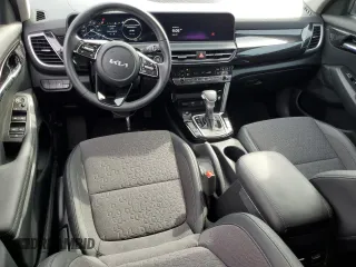 2024 Kia Seltos S z VIN KNDEU2AA7R7583412, wystawiony jako Copart lot #53721595 z przebiegiem 7 257 mil mil oraz Szkoda całkowita • Salvage title. Historia ofert i sprzedaży dostępna na DreamBid. Obrazek 8.