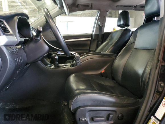 2017 Toyota Highlander XLE with VIN 5TDJZRFH0HS455595, listed as a Copart auction lot 61916645 with 196,009 mi miles and Non repairable. Bid and sale history available at DreamBid. Image 7.