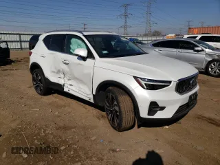 2023 Volvo XC40 Ultimate Bright Theme с VIN YV4L12UA5P2001018, выставлен на аукционе Copart как лот 44428554 с пробегом 7 463 миль миль и . История ставок и продаж доступна на DreamBid. Изображение 4.