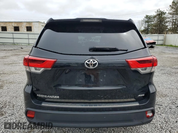2018 Toyota Highlander LE z VIN 5TDBZRFH3JS817557, wystawiony jako Copart lot #56109035 z przebiegiem 132 053 mil mil oraz Szkoda całkowita • Salvage title. Historia ofert i sprzedaży dostępna na DreamBid. Obrazek 6.