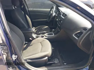 2014 Dodge Avenger SE z VIN 1C3CDZAB7EN219784, wystawiony jako IAAI lot #42062190 z przebiegiem 110 492 mil mil oraz . Historia ofert i sprzedaży dostępna na DreamBid. Obrazek 5.