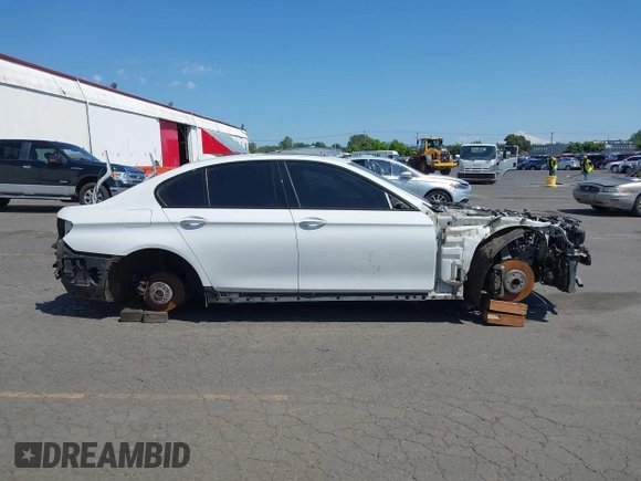 2015 BMW 5 Series 535i z VIN WBA5B1C51FD920568, wystawiony jako IAAI lot #42182520 z przebiegiem Nie podano mil oraz . Historia ofert i sprzedaży dostępna na DreamBid. Obrazek 14.
