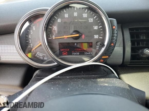 2015 MINI Hardtop 4 Door z VIN WMWXS5C5XFT827473, wystawiony jako Copart lot #58261135 z przebiegiem 75 439 mil mil oraz Szkoda całkowita • Salvage title. Historia ofert i sprzedaży dostępna na DreamBid. Obrazek 9.