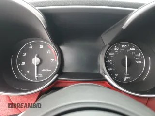2021 Alfa Romeo Giulia Ti z VIN ZARFANBN3M7644625, wystawiony jako Copart lot #43411055 z przebiegiem Nie podano mil oraz Nie do naprawy • Non repairable. Historia ofert i sprzedaży dostępna na DreamBid. Obrazek 9.