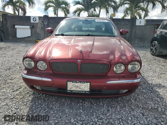 2004 Jaguar XJ R z VIN SAJWA73B84TG19080, wystawiony jako Copart lot #45059985 z przebiegiem 118 477 mil mil oraz Czysty tytuł • Clean title. Historia ofert i sprzedaży dostępna na DreamBid. Obrazek 5.