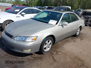 1998 Lexus ES 300 Luxury Sport Sdn with VIN JT8BF28G1W5049917, listed as a IAAI auction lot 42093778 with 331,253 mi miles. Bid and sale history available at carsss.com. Image 17.