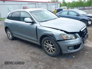 2010 Audi Q5 Premium Plus z VIN WA1LKAFP8AA090943, wystawiony jako IAAI lot #42262919 z przebiegiem 180 691 mil mil oraz . Historia ofert i sprzedaży dostępna na DreamBid. Obrazek 1.