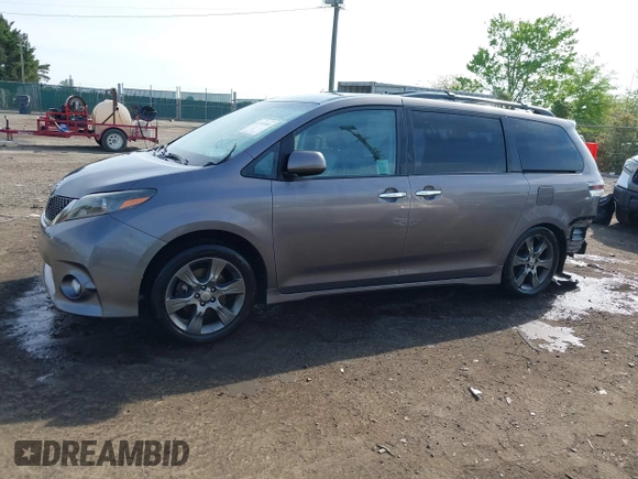 2015 Toyota Sienna SE с VIN 5TDXK3DC5FS640306, выставлен на аукционе IAAI как лот 42109088 с пробегом 162 383 миль миль и . История ставок и продаж доступна на DreamBid. Изображение 15.