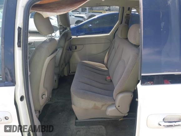 2007 Chrysler Town & Country with VIN 1A4GJ45R97B126697, listed as a IAAI auction lot 42180124 with 186,396 mi miles. Bid and sale history available at carsss.com. Image 8.