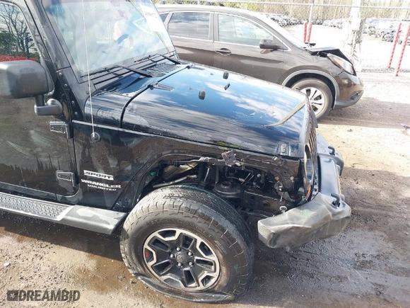 2013 Jeep Wrangler Unlimited Freedom Edition with VIN 1C4BJWDG8DL648870, listed as a IAAI auction lot 41909372 with 184,203 mi miles. Bid and sale history available at carsss.com. Image 6.