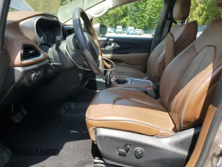 2017 Chrysler Pacifica Limited with VIN 2C4RC1GGXHR679820, listed as a Copart auction lot 60559165 with 68,425 mi miles and Salvage title. Bid and sale history available at DreamBid. Image 7.