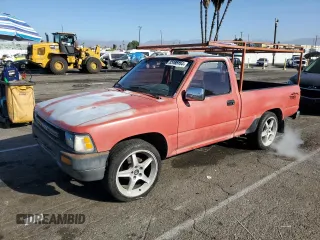 1989 Toyota Pickup DX z VIN JT4RN81PXK0024103, wystawiony jako Copart lot #85185184 z przebiegiem 112 763 mil mil oraz Czysty tytuł • Clean title. Historia ofert i sprzedaży dostępna na DreamBid. Obrazek 1.