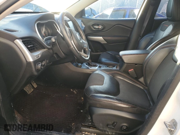 2018 Jeep Cherokee с VIN 102547, выставлен на аукционе Copart как лот 89296925 с пробегом 151 428 миль миль и Чистый • Clean title. История ставок и продаж доступна на DreamBid. Изображение 7.