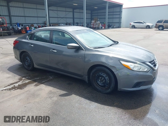 2018 Nissan Altima 2.5 SR with VIN 1N4AL3APXJC138949, listed as a IAAI auction lot 42129229 with 189,188 mi miles. Bid and sale history available at carsss.com. Image 1.