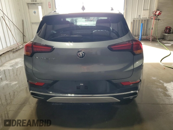 2020 Buick Encore GX Essence z VIN KL4MMFSL4LB095343, wystawiony jako Copart lot #47277695 z przebiegiem 135 502 mil mil oraz Czysty tytuł • Clean title. Historia ofert i sprzedaży dostępna na DreamBid. Obrazek 6.