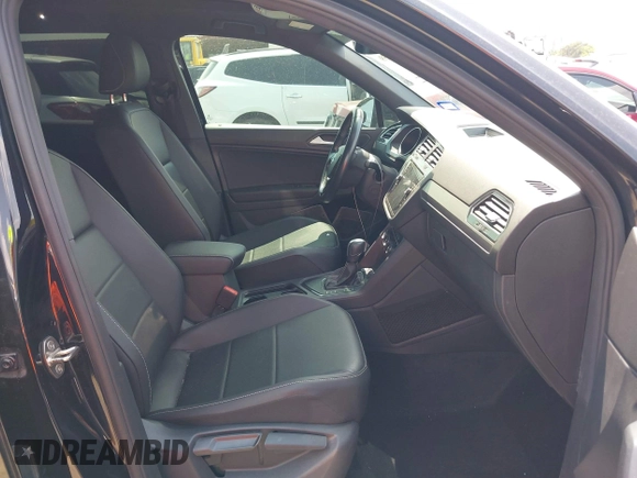 2021 Volkswagen Tiguan SE z VIN 3VV3B7AX0MM047478, wystawiony jako IAAI lot #42144239 z przebiegiem 55 468 mil mil oraz . Historia ofert i sprzedaży dostępna na DreamBid. Obrazek 5.