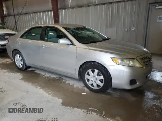 2010 Toyota Camry z VIN 4T1BF3EK9AU009577, wystawiony jako Copart lot #57699745 z przebiegiem 201 492 mil mil oraz Czysty tytuł • Clean title. Historia ofert i sprzedaży dostępna na DreamBid. Obrazek 4.