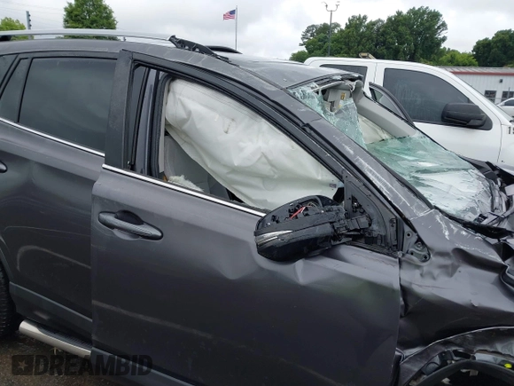 2018 Toyota RAV4 XLE z VIN JTMWFREV3JJ184752, wystawiony jako IAAI lot #42356452 z przebiegiem 79 532 mil mil oraz . Historia ofert i sprzedaży dostępna na DreamBid. Obrazek 19.
