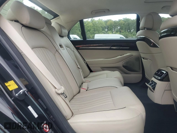 2019 Genesis G90 Premium with VIN KMHG34JA8KU050754, listed as a Copart auction lot 72037554 with 52,318 mi miles and Salvage Title. Bid and sale history available at carsss.com. Image 10.